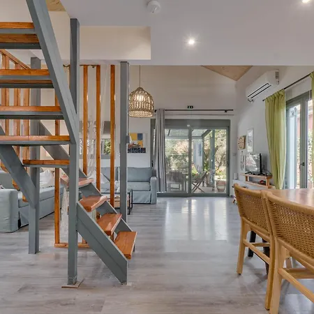 아파트 Artist's Loft